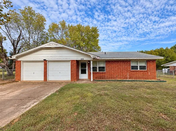 404 E Colonial Dr, Konawa, OK 74849