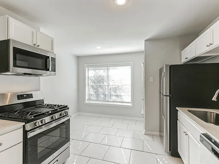 6202 Gaston Ave — Photo 10