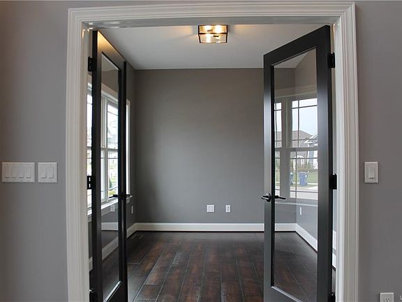 3rd image of 8995 Roberts Grv