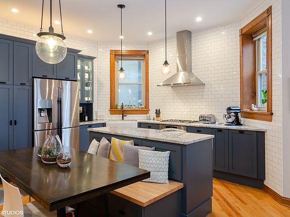 4th image of 832 N Paulina St APT 1
