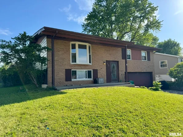 230 Devron Cir, East Peoria, IL 61611