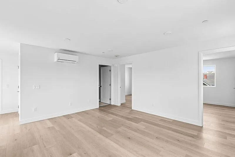 1259 Lincoln Ave — Photo 4