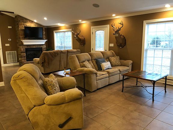 Open Great Rm w/ Fireplace