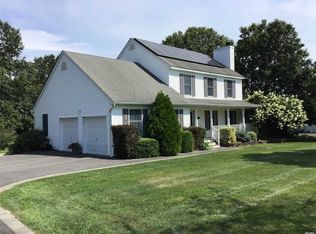 122 Fairway Dr, Wading River, NY 11792