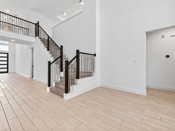 5th image of 1902 Longcroft Ln