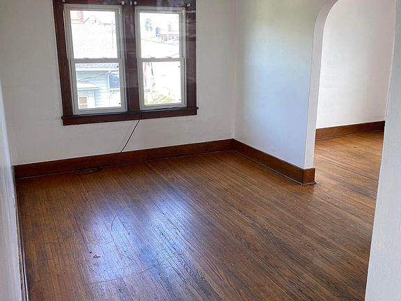 3rd image of 2520 Sunset Blvd