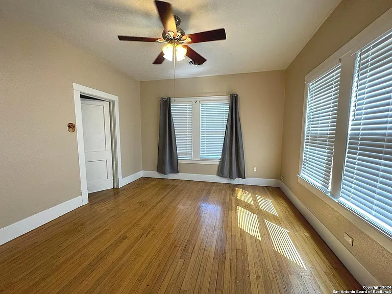 538 W Elsmere Pl — Photo 7