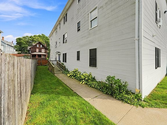 4th image of 434 Linden St APT 4