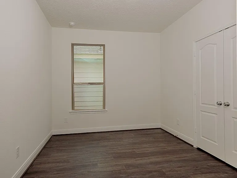 27646 Mesabe Dr — Photo 11