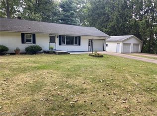 1444 Edison St NW, Hartville, OH