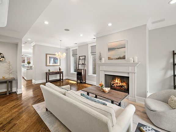 3rd image of 2029 N Sedgwick St