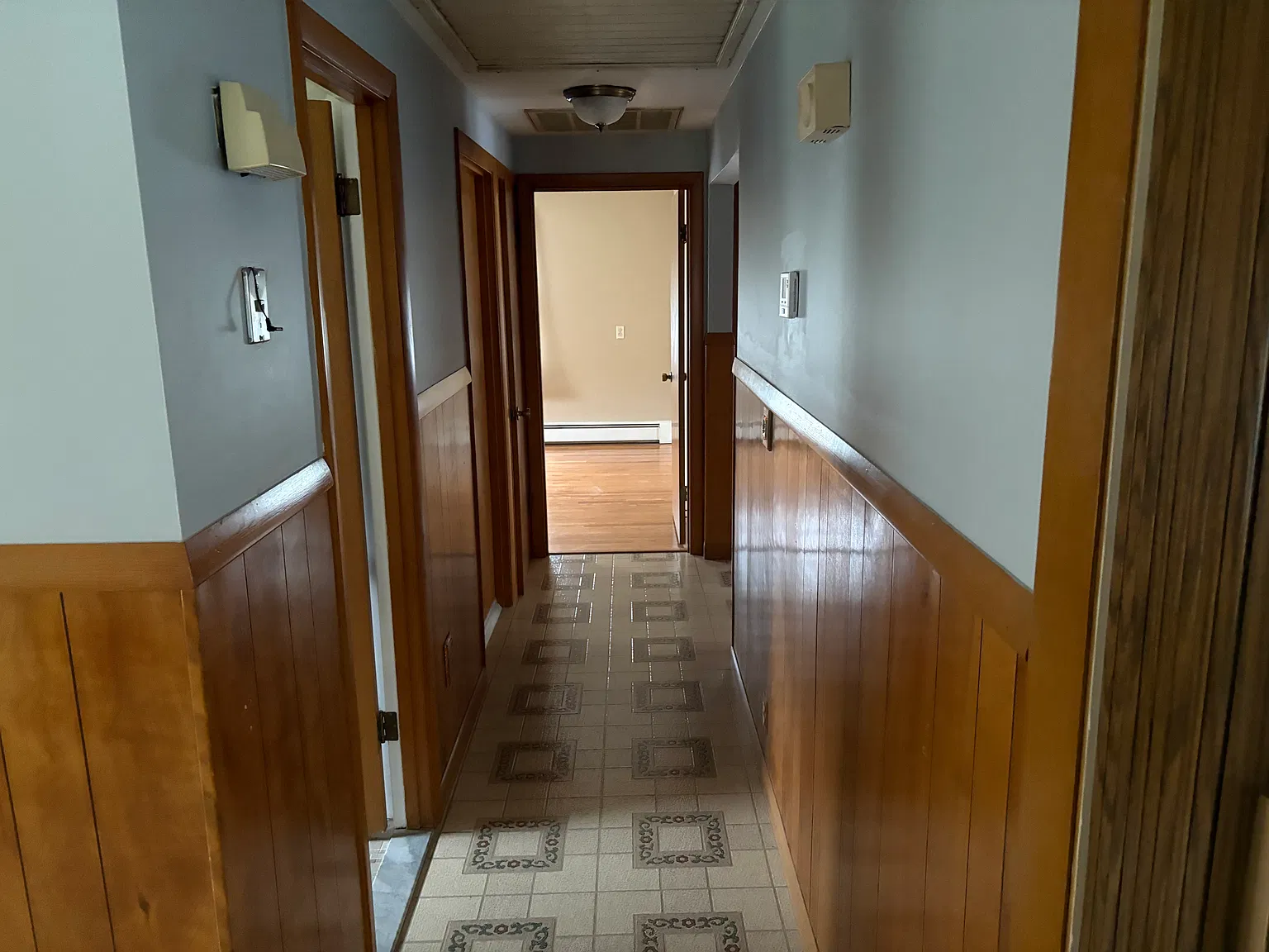 3 bed, 1100 sqft, $2,200 — Photo 3