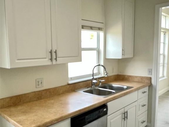 5th image of 844 W Charing Cross Cir