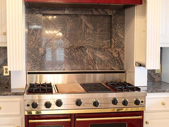 4th image of 23374 Dogwood Ln