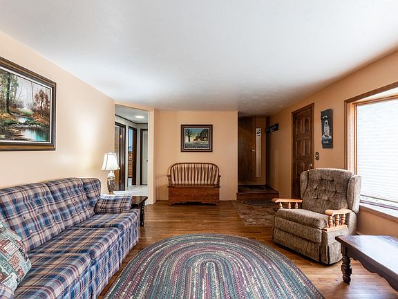 3rd image of 215 Church St