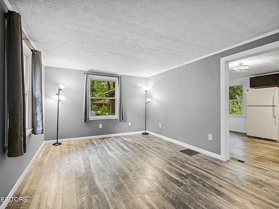 3rd image of 3783 Forest Heights Cir