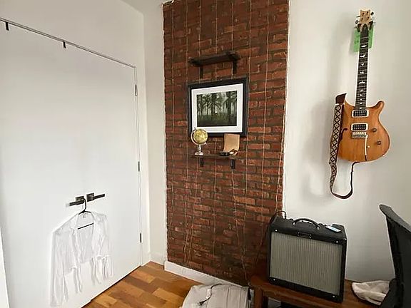 4th image of 1299 Putnam Ave #3L