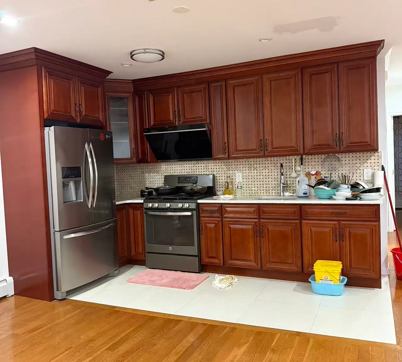 4 bed, 1000 sqft, $3,200 — Photo 1