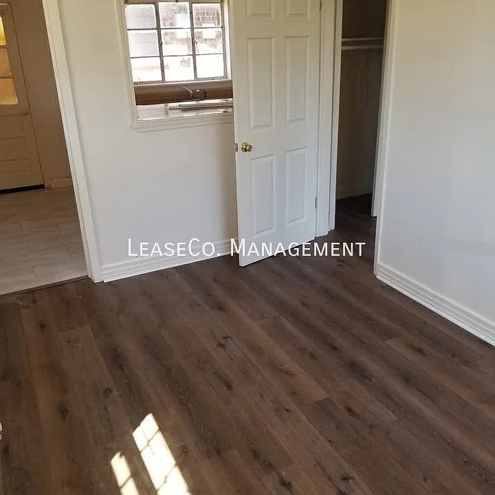 112 Singleton St #1
