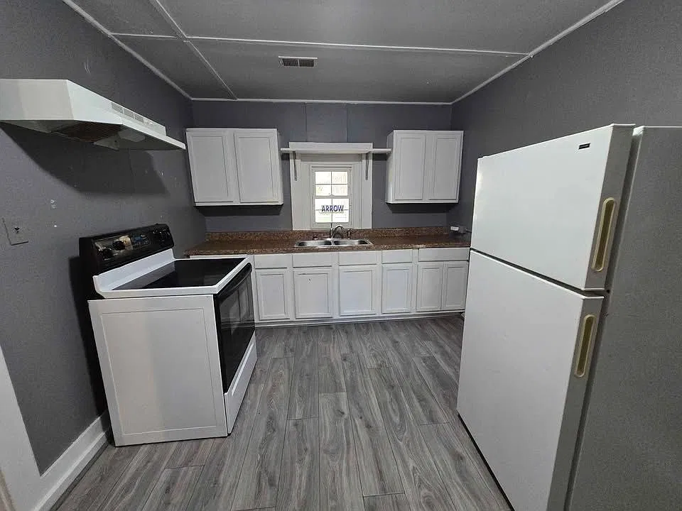2 bed, 1.0 bath, 801 sqft, $1,040 — Photo 3