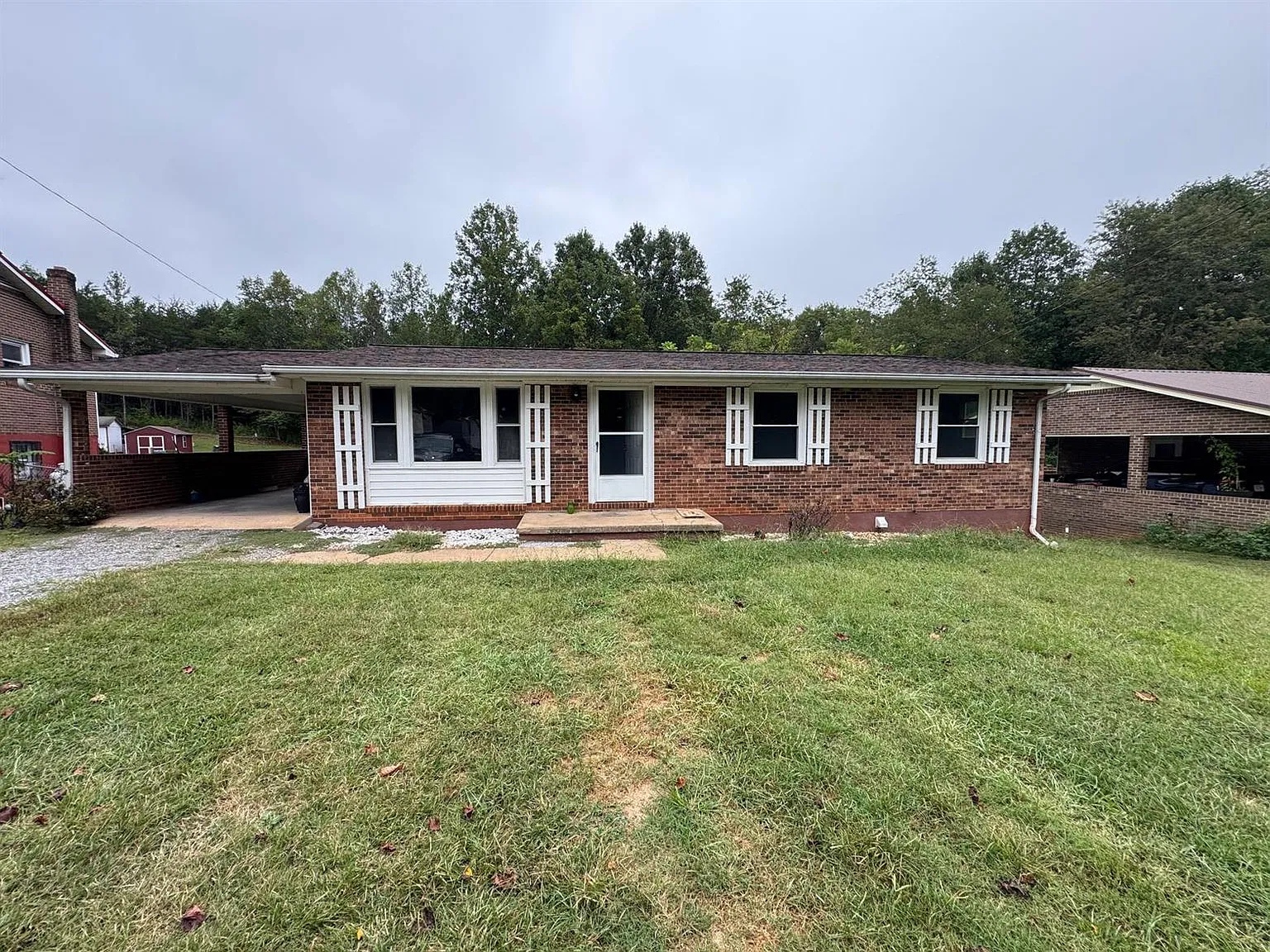 3 bed, 1.0 bath, 1056 sqft, $1,263 — Photo 1