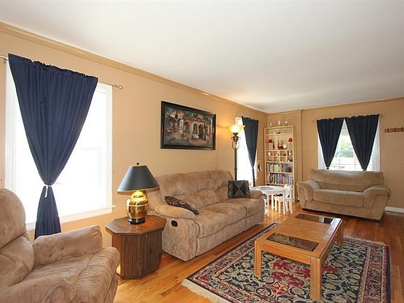 3rd image of 1823 Portsmouth Ave