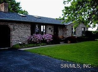 9115 Range Dr, New Athens, IL 62264