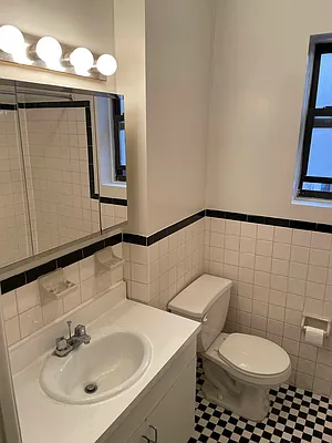 Rented by Jonis Realty | media 5