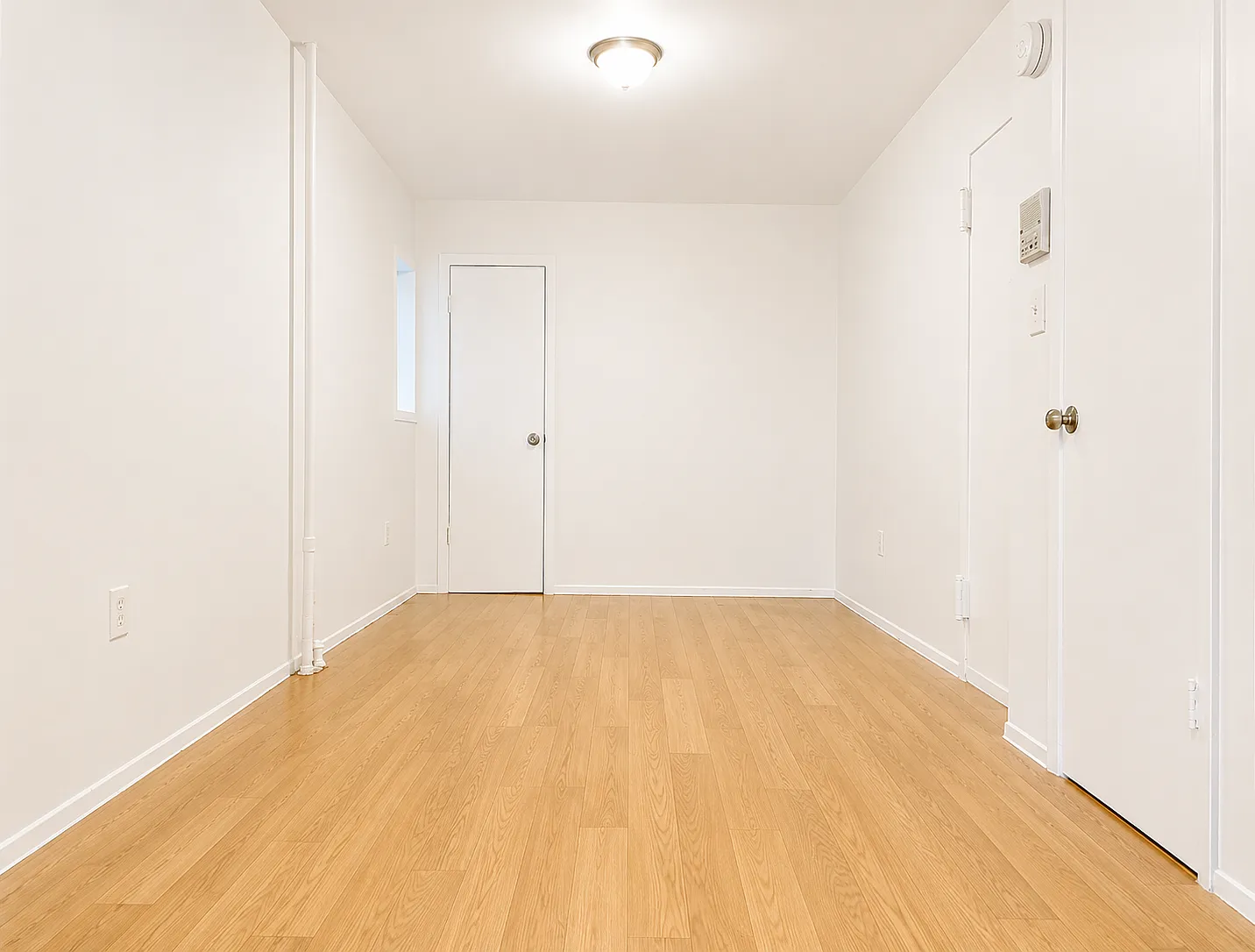 22-77 Steinway Street — Photo 1