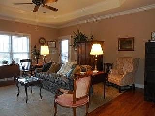 3rd image of 215 Clairmont Cir
