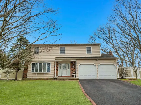 30 Chatham Woods Drive, Centereach, NY 11720