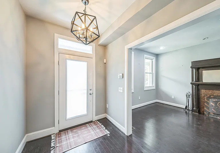 723 K St NE — Photo 11