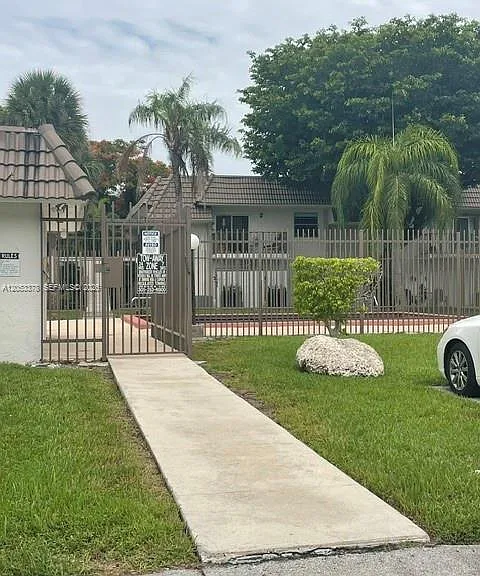 7101 SW 129th Ave #6 — Photo 1