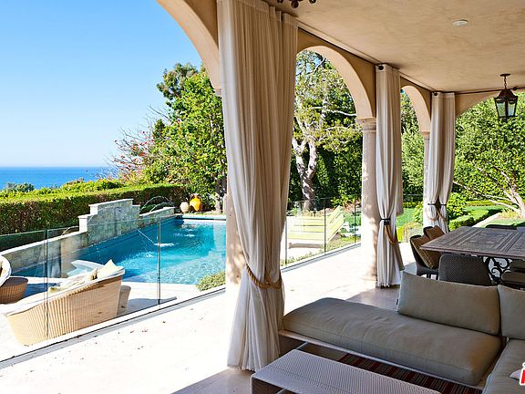 5th image of 7121 Dume Dr