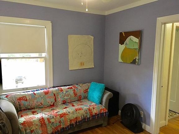3rd image of 3225 N Van Ness Blvd