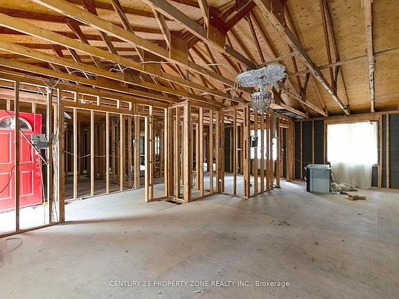 4th image of 5014 Spruce Ave