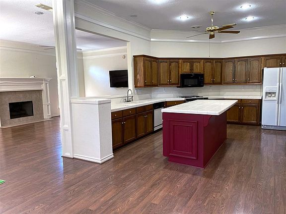 5th image of 213 Royal Way