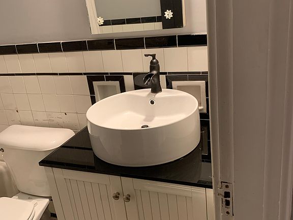3rd image of 1604 Woodburn Ave #1
