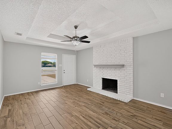 5th image of 900 Irene St