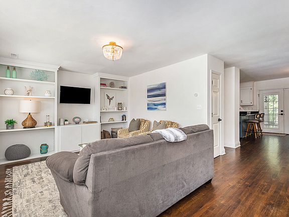 3rd image of 798 Harbor Place Dr