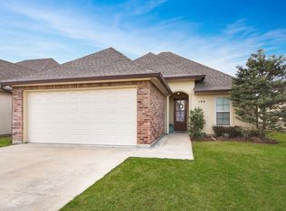 104 Sugar Creek Dr, Youngsville, LA 70592