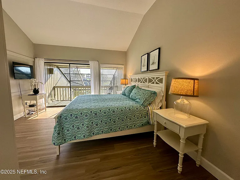 9942 Sawgrass Dr E — Photo 24