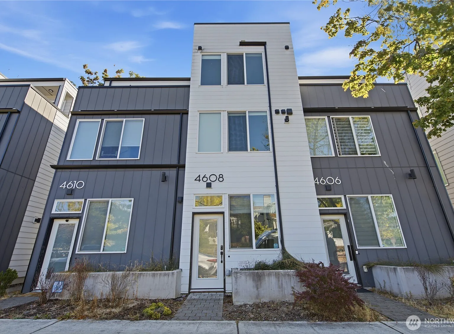 4608 Woodland Park Ave N — Photo 3