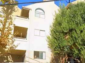 4276 S Centinela Ave