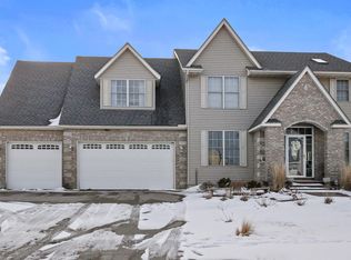 5918 Woodland Ave, Davenport, IA 52807