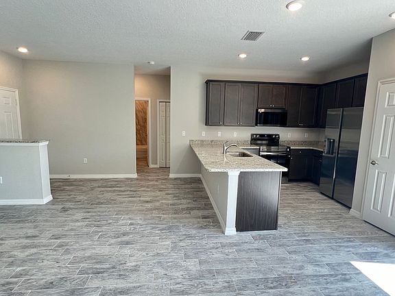 4th image of 1180 Condor St SE