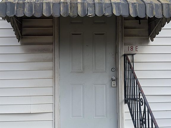 3rd image of 18 E Mitchell Rd