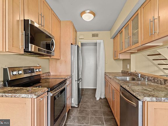 4th image of 24 Mission Wood Way #D
