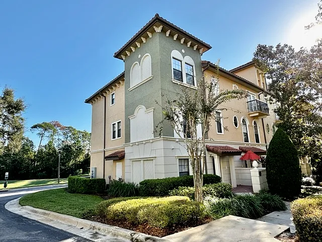 3 bed, 3.5 bath, 2182 sqft, $2,895 — Photo 2