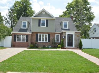 840 Wesley St, Baldwin, NY 11510